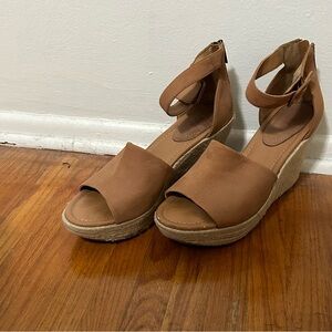 Chic Tan Espadrille Wedge Sandals